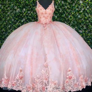 2021 Różowe sukienki Quinceanera Kwiatowe koronkowe aplikacje ręcznie wykonane kwiaty Spaghetti Paski koronkowe suknia balowa słodka 16 sukienka PROM DŁUGA 2315