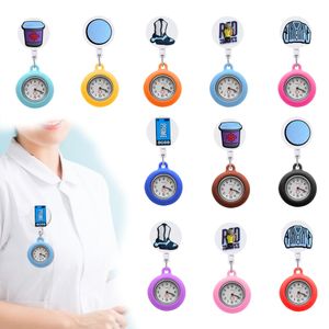 Charms Lovely Clip Pocket Watches Clip-On Lapel Hanging Nurses Watch On FOB Dålig infällbar sjuksköterska Arabiska sifferor Drop Delivery Otyuq