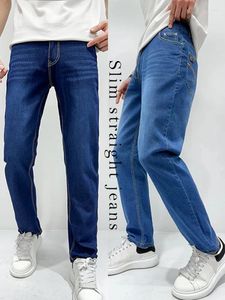 Jeans maschili semplici ed eleganti gamba dritta