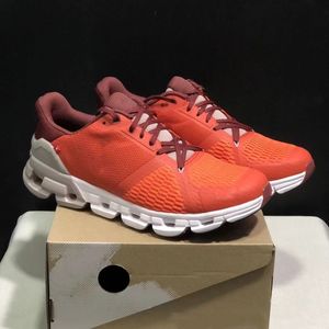 Novo designer de moda Orange Splice Sapatos de tênis casuais para homens e mulheres Sapatos de nuvem Sapatos de corrida Sneakers leves de choque lento DD0506A 36-45 8