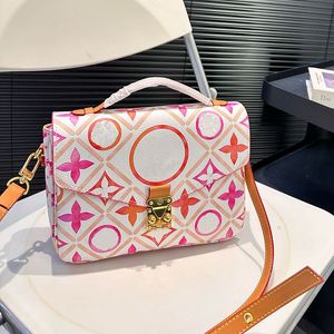 24SS Women LUSURYS Projektanci Bagieette TOTES ZAMKAJ MINI BORB KWIATOWY TORDBAGY W BEALD SHUEDER Crossbody Woman torebka torebka 24 cm