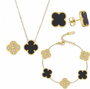 Luxury Elegant Love Necklace Set för kvinnor Fashion Rostfritt stål Pendant Trend Designer Kvinna Bröllop smycken