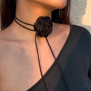 Pendant Necklaces Romantic Gothic Rose Clavik Chain Necklace Suitable for Women Korean Fashion Adjustable Rope Necklace Y2K Accessories J240516