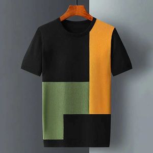 メンズTシャツ2024夏の韓国語バージョン薄い丸いネックスリムフィットとハンサムパッチワークコントラストチェックハーフスリーブTシャツを男性用J240515