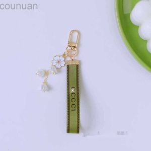 Trendy Keychain Luxury Designer Keys Pendant Key Buckle Classic Letter Fabric Pearls Chain 4 Styles High Quality Keychains Ornaments