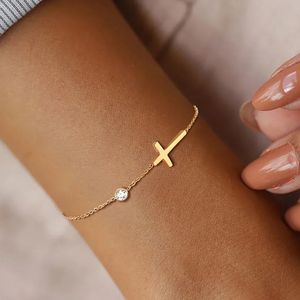 Huitan simples pulseira de cadeia única para mulheres chiques chiques com charme de jóias de mão versátil de moda cz brilhante 240515