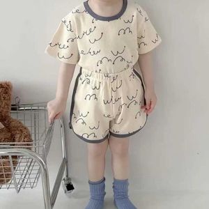 Zestawy odzieży 2024 Baby Girls Boys T koszule + Krótki zestaw piżamowych garnitur dzieci wydrukowane ubrania klimatyzacyjne dla dzieci pasowanie odzieży domowej Y240515
