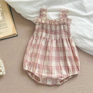 Rompers 2024 New Summer 0-24m Childrens Clothing Preschool Baby Bemsuit Suckleess Pure Cotton Baby Stide D240516