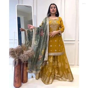 Roupas étnicas Bordado de seda amarelo Trabalho de mangas cheias sharara dupatta paquistão