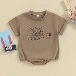 ロンパーズ新生児の夏のジャンプスーツカウプリントバブル半袖ジャンプスーツかわいいTシャツと幼い子供と男の子のためのタイトな服を着たD240516に適しています