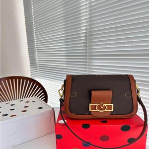 10a modedesigner kvinnor 21 cm handväska messenger går ny daphne underarm chic retro singel axel crossbody två 24SS remmar lyxiga okbk