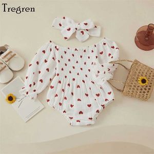 Rompers tregren Baby Girl Valentines Day Bodysuit Heart Shaped Tryckt långärmad båthals Bodysuit Spring och Autumn Headband Tight Fit D240516