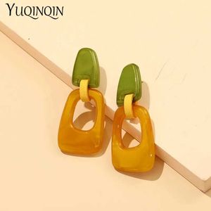 Stud New Korean Acrylic Long Pendant Womens Earrings Trend Jewelry Large Geometry Resin Dropped Earrings Retro Brinkos Girls Earrings J240513