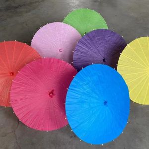 Färgglada kinesiska japanska pappersparasolpapper paraply för bröllop brudtärnor fest gynnar sommarsol skugga zz