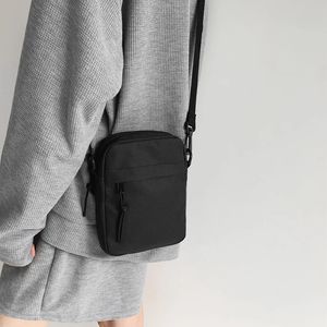 Erkekler için Messenger Sling Torbaları Sıradan Canvas Küçük fermuarlı crossbody torbası basit omuz çantası 240508