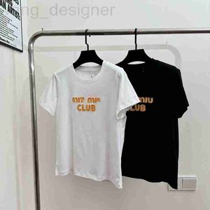 Moda minimalista de designer de camisetas femininas ~ 24SS Verão New Mu Família Família Round Neck Countled Letter Camiseta de manga curta YGV9