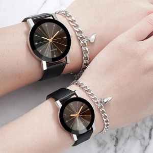 Нарученные часы 4pcs черные ремешки кварцевые часовые браслеты пара творческий круглый стеклянный цифербл.