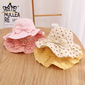 CAPS HATS Söt dot Bow Bucket Hat For Baby Girls Summer Stor rim Sunscreen Cap Outdoor Sunshade Kids Beach Panama Caps Y240517