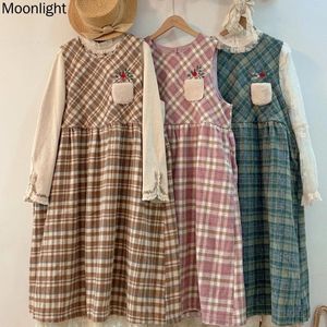 Casual Dresses Japan Sweet Mori Girl Plaid ärmlös klänning Vintage Brodery Flower Thicked Lamb Wool Korean Preppy Style Vestidos