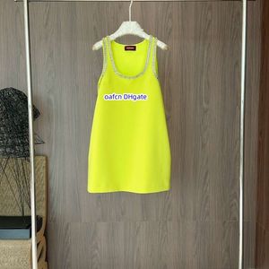 24SS Women's Dress ärmlös Vest Designer Vest Shirt Topp Fluorescerande gula handgjorda diamant inlagda dubbla fickor High-End ärmlös Suspender Dress 5571