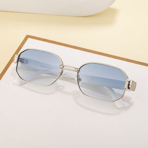 Modaya uygun dar çokgen küçük lens güneş gözlükleri patchwork metal çerçeve ve pc bacaklar moda erkek kadın güneş gözlükleri