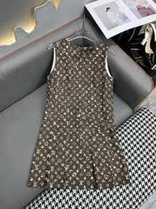 Marca de luxo Elegante Vestido de pescoço redondo de verão Vestidos casuais casuais moda 2024 vestido sem mangas