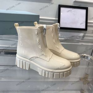 Designer Boot -Dreieck Monolith Regenstiefel Frauen Logo Gummi -Knöchelstiefel Eva Patent Regenboot -Plattform Regenstiefel Einheitlich schwarzer beige wasserdichte Sommerschuhe Sneaker