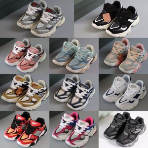 Barn Sneakers Designer 9060s Toddler NB Running Shoes Kid Youth Trainers Youth Black White Big Boys Girls Cherry Shoe Pink Gray Dark Blue Red Navy Blossom