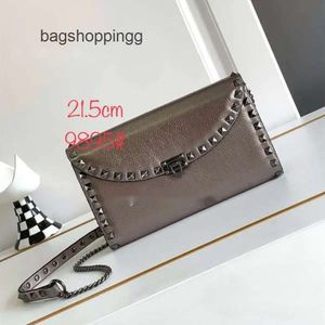 Stud Purse Crossbody Bag Vo Versatile Cowhide Vallenteno Square Handbag Lady Fashion Rivet Event New 2024 Leather Womens Chain Bags Trendy Small Rock 991G