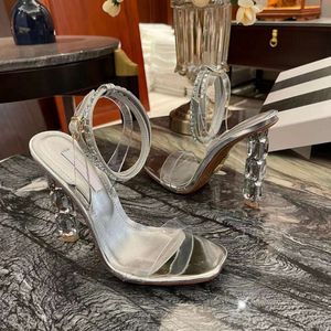 Kadın Stiletto Tasarımcı Sandalet Moda Kristal Elmas 10.5cm Ultra Yüksek Topuk Elbise Ayakkabı Altın Ziyafet Düğün Partisi Sandal 2024