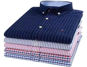 Men039s klänningskjortor plus storlek 5xl 6xl 7xl Cotton Oxford Stripe Plaid Business Casual Long Sleeve Shirt Men Fat Guy Loose tyg1856247