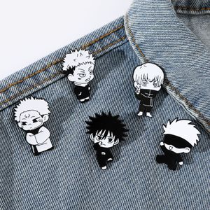 Japanska jujutsu kaisen coola barn emaljstift söta anime filmer spel hårda emalj stift samla metall tecknad brosch ryggsäck hatt väska krage lapel märken