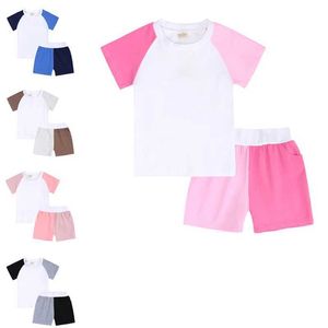 Set di abbigliamento Summer Nuovi tracce di stile per bambini Bambini Bambini Short di colori a contrasto per ragazze Set da loungewwear 2pcs Y240515