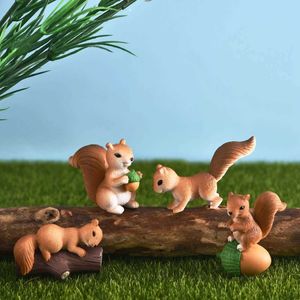 Dekorativa föremål Figurer 4 bitar/Set Cute Squirrel Family Cartoon Animal Character Doll House Cake Home Decoration Childrens Mini Garden Game Set H240516