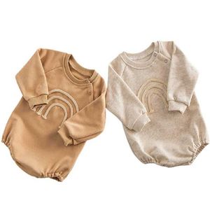 Rompers Spring och Autumn Newborn Baby Girl Jumpsuit Baby Girl Long Sleeved Solid Color Jumpsuit Baby Hemp Rain Rainbow Boy Girl Jumpsuit D240516