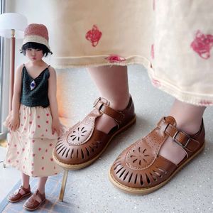 Girls Half 2024 Spring Summer British Style Children Beach Cut-outs Kids Flat Shoes Sandals 22-36 Princess Vintage L2405