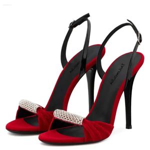 Sandały czerwone i veet czarny stylowy dhinestone super obcas 11-13 cm klamra cienki sandał 2024 Modna bankiet ślub buta bok V SAL 691 D S 2B6B