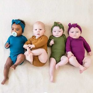 Rompers 2024 Autumn Baby Boys and Girls jumpsuit long sleeved newborn tight fitting clothing pure cotton baby clothing 0-2T d240516