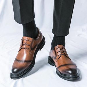 Sapatos casuais Marca de fundo grosso homem vestido de couro de luxo em estilo italiano traga formal