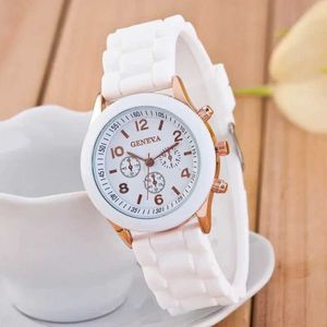 Zegarek Wristwatches Watch 2023 Nowa moda luksusowa marka Women Watch silikonowy pasek kwarcowy Watch Women Watchl2304