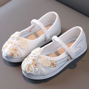 Flickor lägenheter skor broderi tyg barn för flicka baby loafers kinesisk stil festival fest prinsessa csh1436 240516