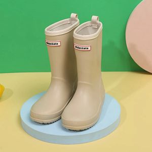 Резиновая четыре сезона обувь детей Rainboots Высококачественные удобные для мальчиков для мальчиков для мальчиков для девочек Water Kids Solid Rain Boots 240516