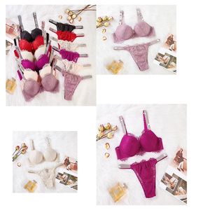 Lingerie Sexy Set Women Designer Designer che raccoglie pizzo versatile regolabile puro cotone con fibbia spalla spalla a due pezzi mutande sexy matura reggiseno senza cuciture senza cuciture