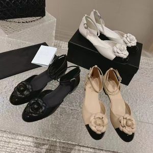 Bale Daireler Moda Çiçek Tasarımcı Ayakkabı Kadın Orijinal Deri Açık Calfskin Elbise Ayakkabı Resmi Tıknaz Topuk Slingbacks Sandalet Bale Düz Toz Çanta