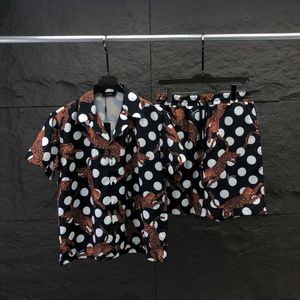 مصمم قميص Chemise قميص Luxe Mens مجموعة كاملة من جسم الفهد النمط Hemd Hawaii قميص من قطعتين إعداد زر أعلى قميص M-3XL YYG