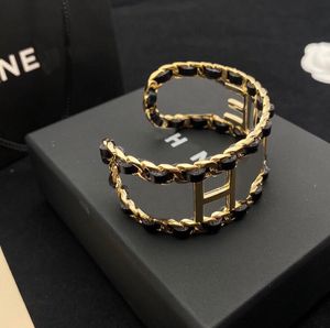 Braça de pulseira de ganga de designer oco Branda de pulseira aberta moda 18K Gold titânio aço de aço elegante pulseiras de punho de punho de punho de punho de punho