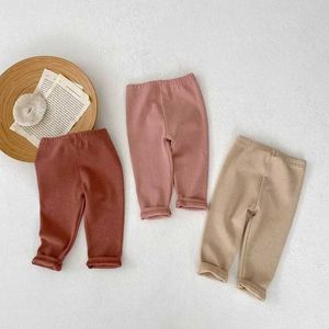 Byxor babybyxor för barn i åldern 0-3 pojkar och flickor fast färg Elastisk midja bomull Långben Botten Casual nyfödd byxor Spring och Autumn Clothing D240517