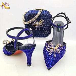 Sapatos de vestido 2024 inseado cor azul de salto alto e grande strass grande sexy estilo feminino