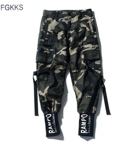 FGKKS Men camuflagem Calça de carga de rua Moda Male Hip Hop Pants Men039s 100 Sweetpantes Casual Roupas de marca 2011102273585