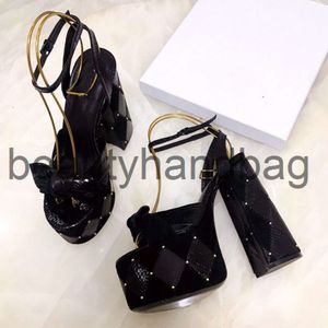 Ys yslheels y şeklindeki kadın moda tasarımcısı taban topuk sandaletler deri sivri uçlu yüksek topuk elbise ayakkabıları orta topuk ayakkabıları yjd2024